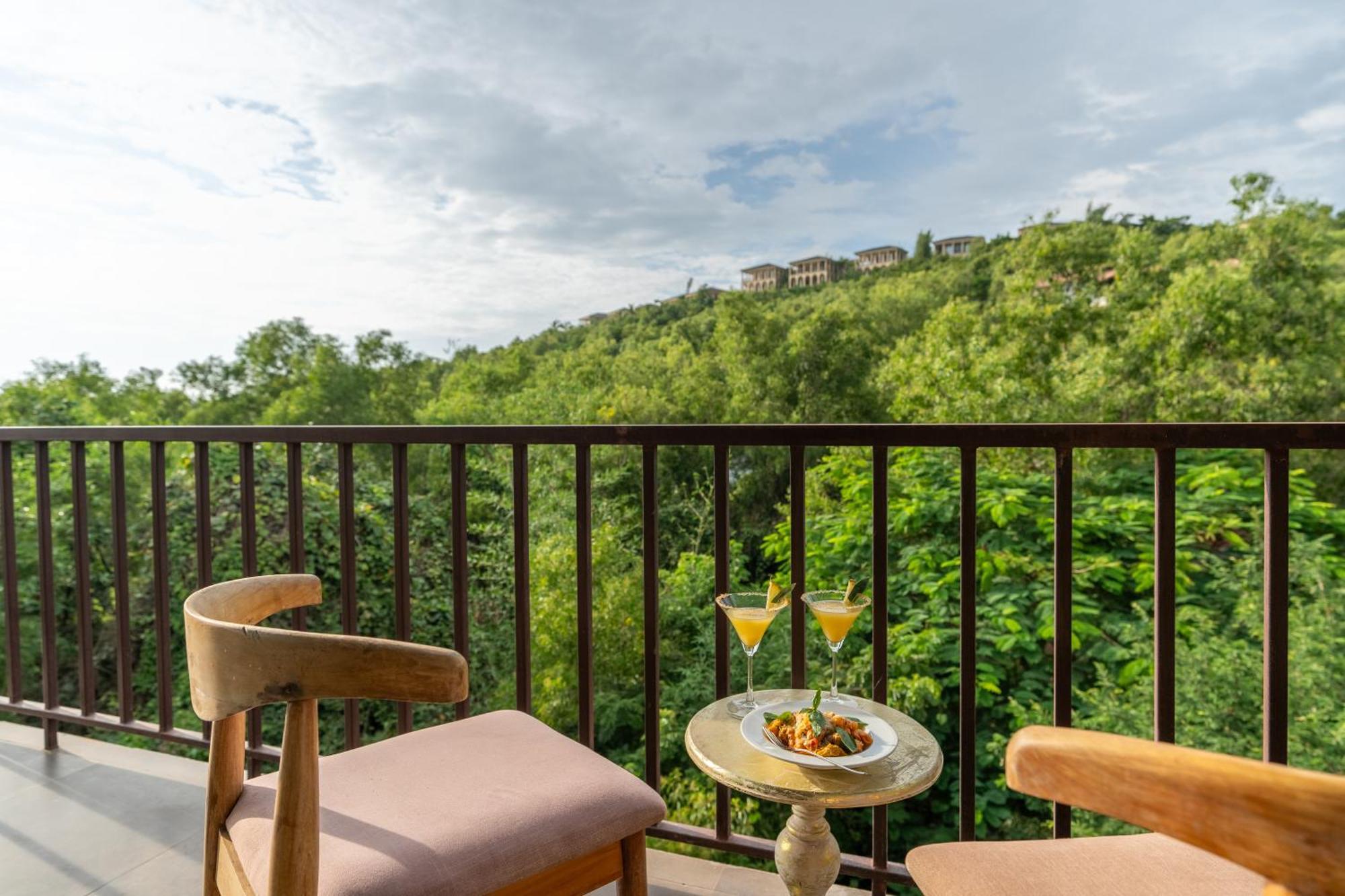 Locomo Boutique, Morjim - Stay Work Eat Dış mekan fotoğraf